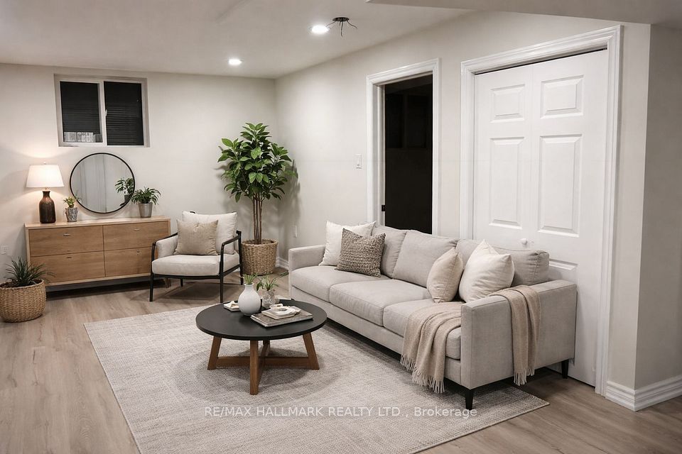 Detached at 52 Nisbet Drive #1BedBsmnt, Aurora, ON L4G 2K5, Aurora