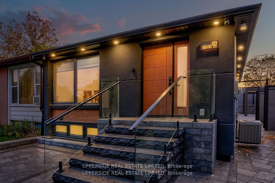 Semi-Detached  at 61 Marlin Court, Newmarket, ON L3Y 2W7, Newmarket