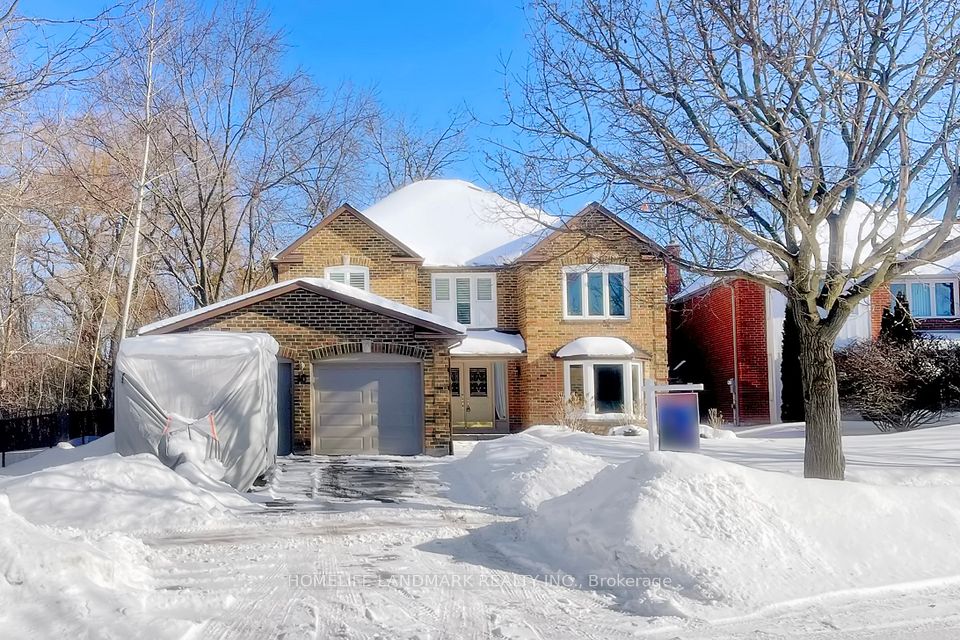 16 Willis Drive, Aurora, ON L4G 5N8