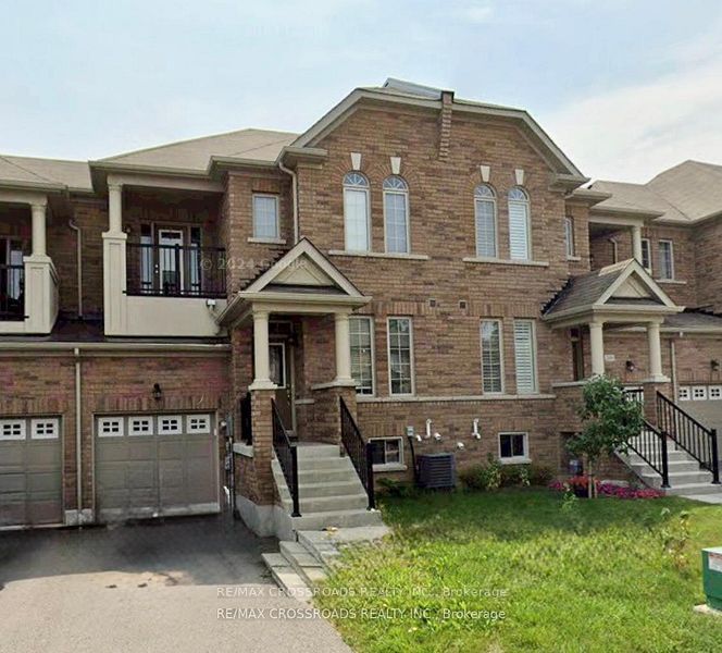 Att/Row/Townhouse at 205 Laker Court, Newmarket, ON L3X 0J5, Newmarket