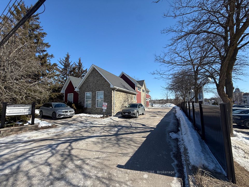 Office at 23 Bolton Avenue, Newmarket, ON L3Y 2X3, Newmarket