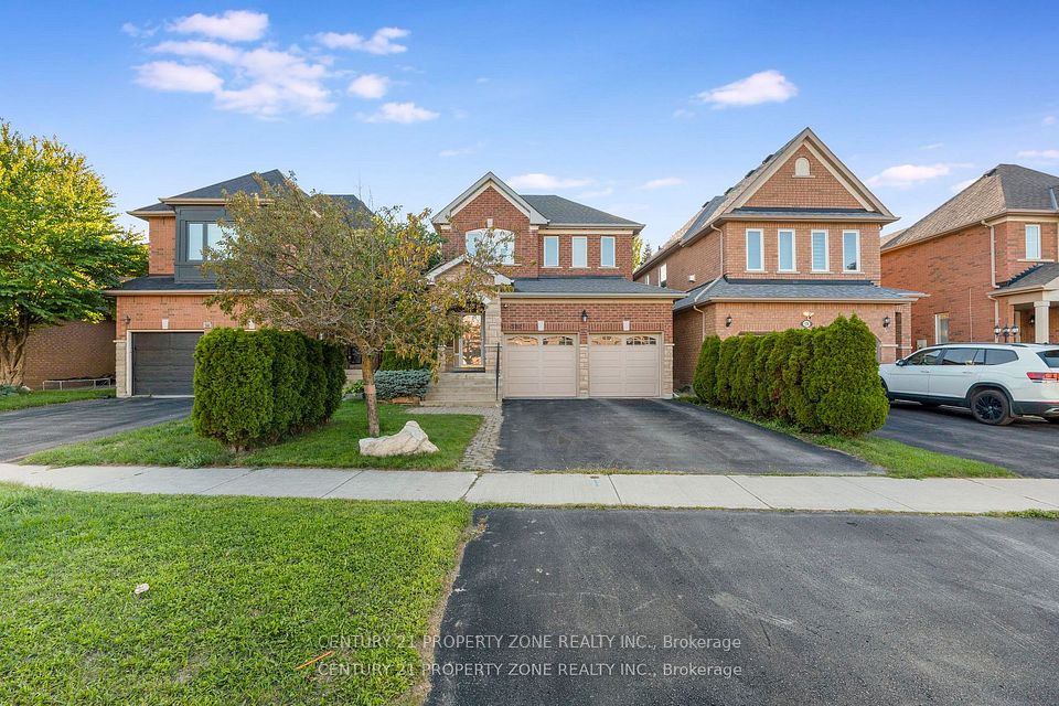 Detached at 582 Plantation Gate, Newmarket, ON L3X 2C2, Newmarket