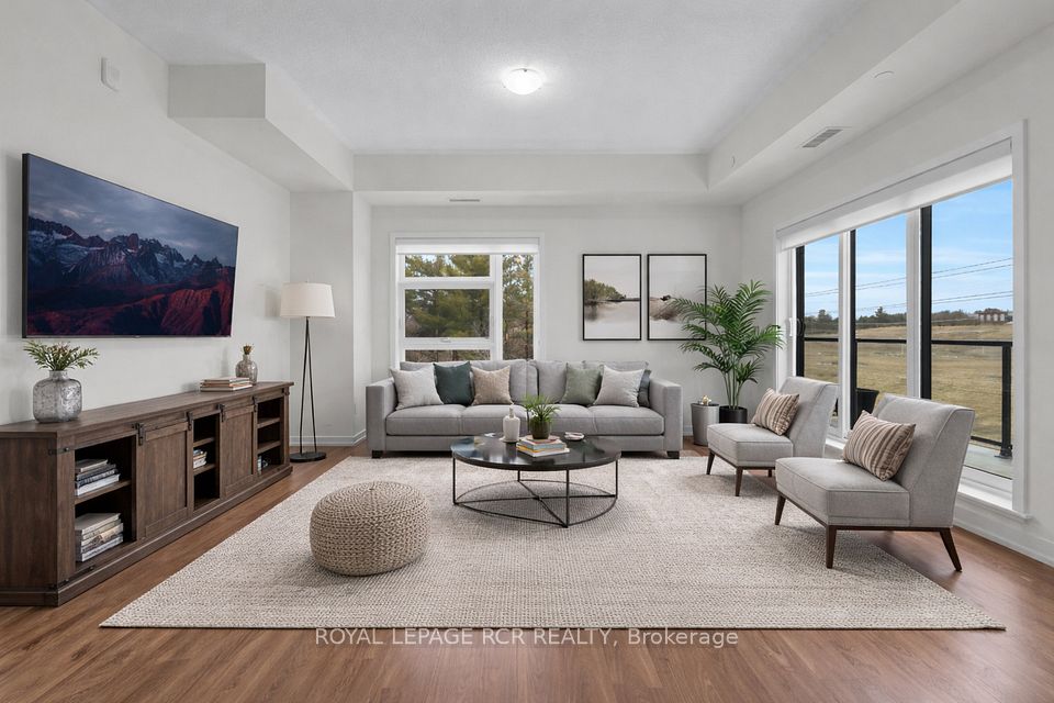 555 William Graham Drive 413, Aurora, ON L4G 3H9