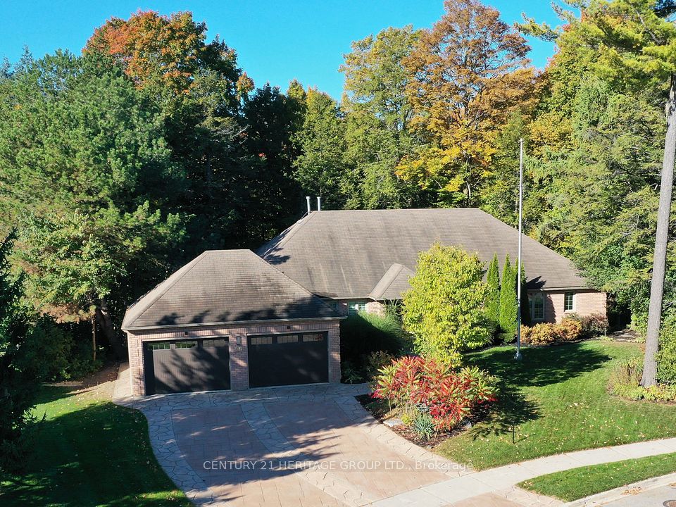 46 Pineneedle Drive, Aurora, ON L4G 4Y6