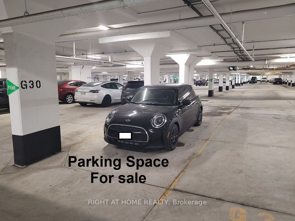 15 David Eyer Road 1407, Richmond Hill, ON L4S 0N2