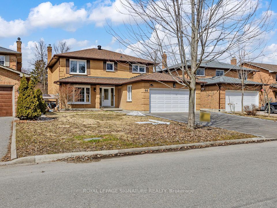 Detached at 98 Golf Links Drive, Aurora, ON L4G 3V3, Aurora