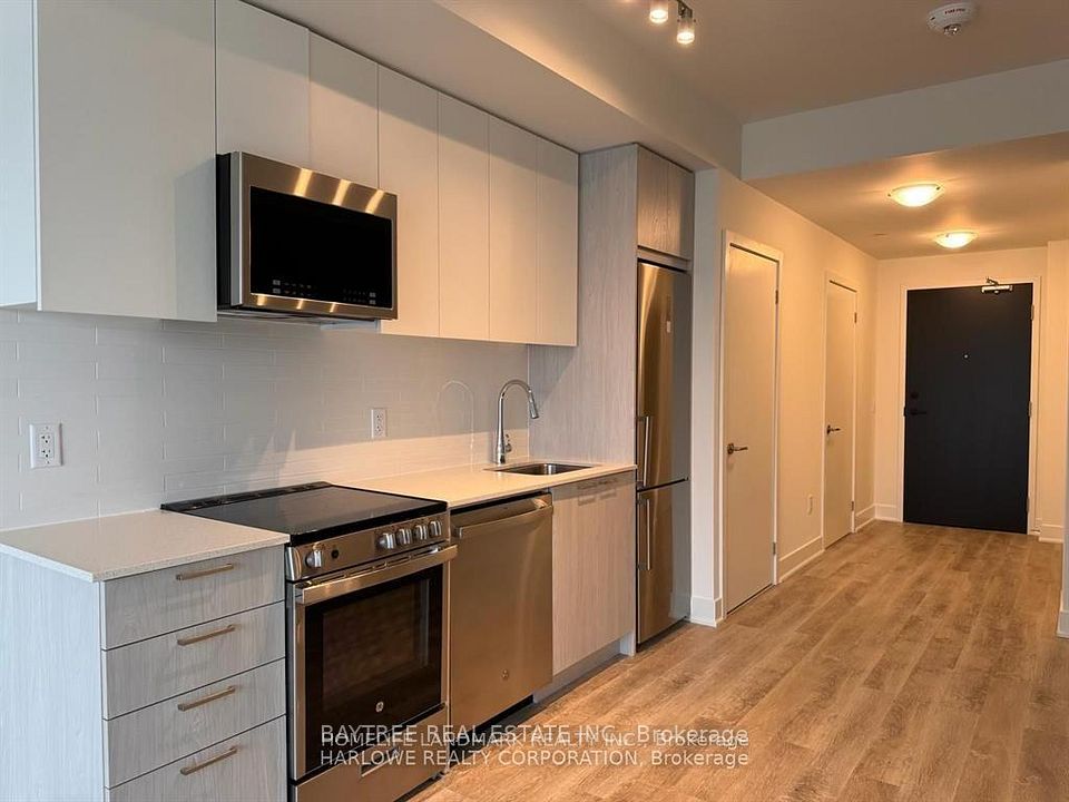 Condo Apartment at 185 Deerfield Road 901, Newmarket, ON L3Y 0G7, Newmarket
