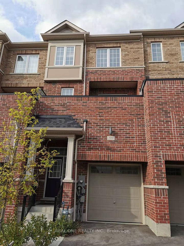 Att/Row/Townhouse at 209 Harding Park Street, Newmarket, ON L3Y 0E1, Newmarket