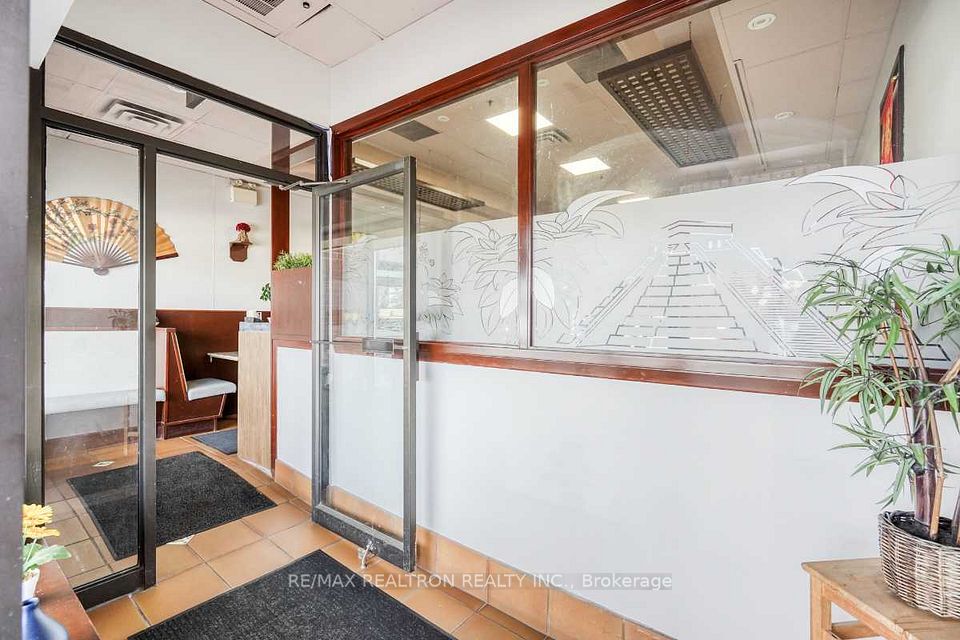 441 Clark Avenue 15, Vaughan, ON L4J 6W7