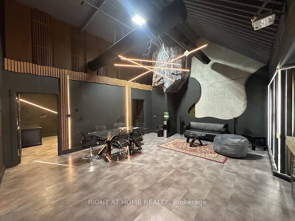 95 West Beaver Creek Road 14, Richmond Hill, ON L4B 1H2