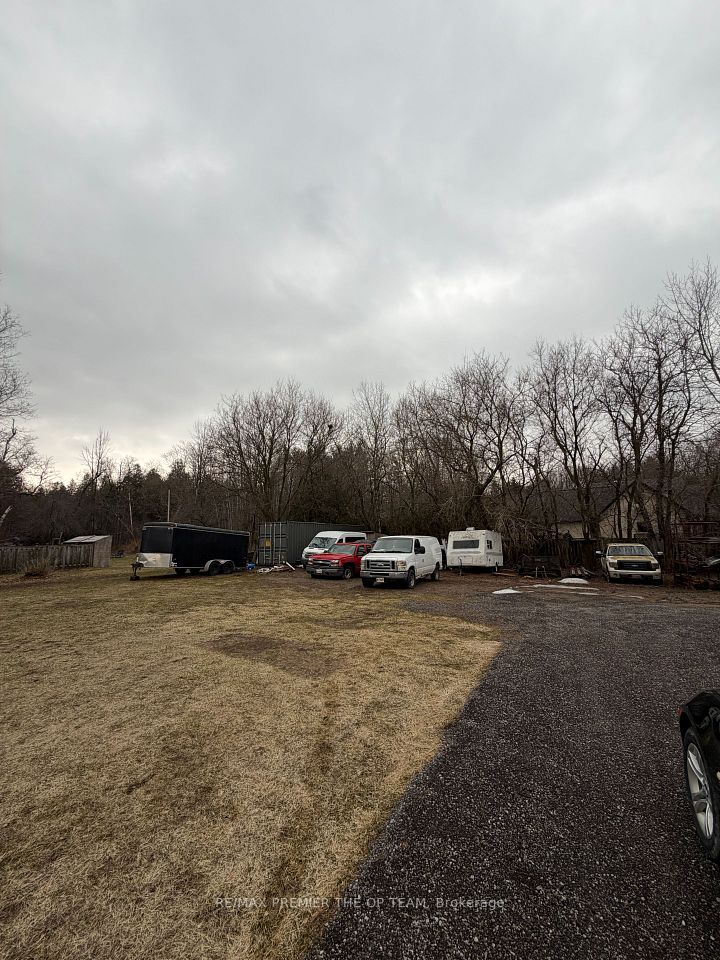 1130 Mulock Drive, Newmarket, ON L3Y 9C2