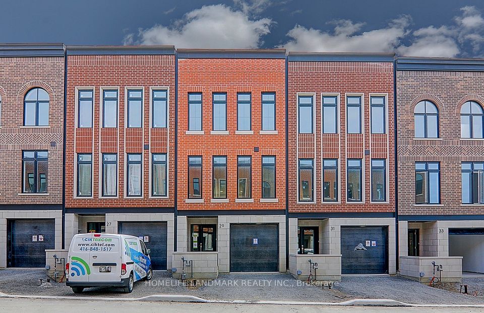 27 Chestnut Court, Aurora, ON L4G 4A4