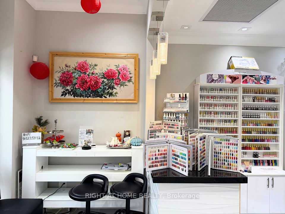 54 Davis Drive B, Newmarket, ON L3Y 2M7