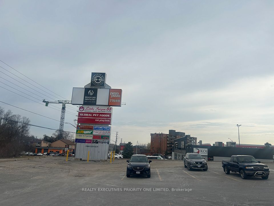 180 Holland Street W, Bradford West Gwillimbury, ON L3Z 1R8