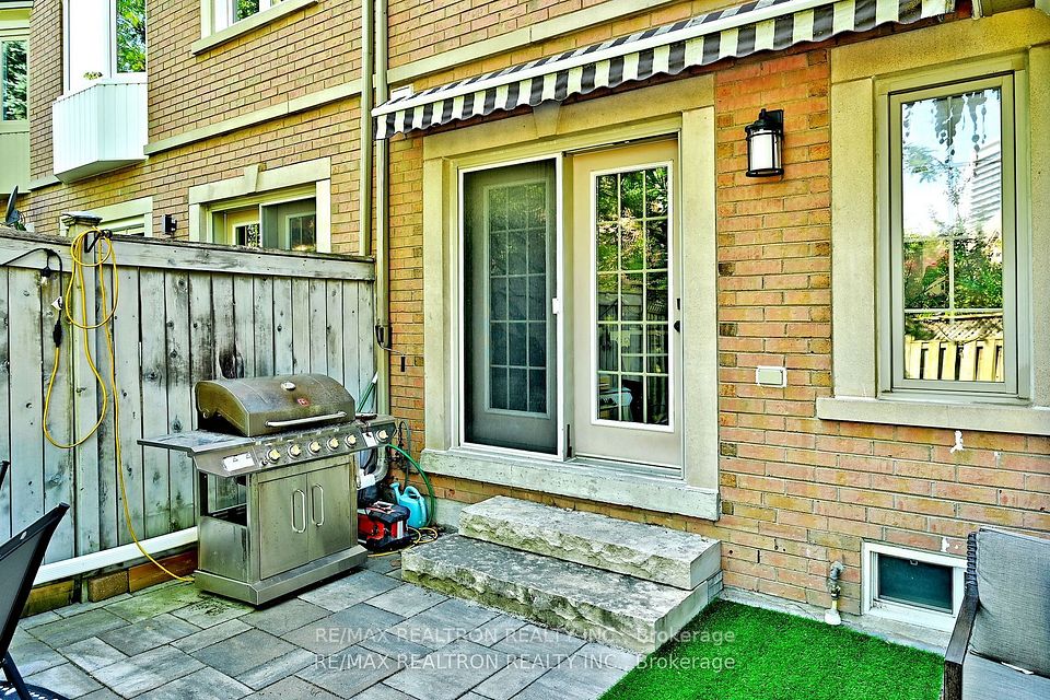 100 Kingsbridge Circle, Vaughan, ON L4J 8N7