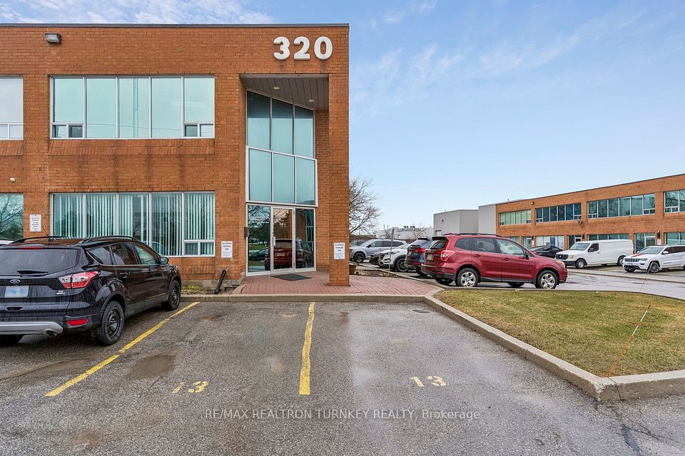 320 Harry Walker Parkway N 13, Newmarket, ON L3Y 7B4