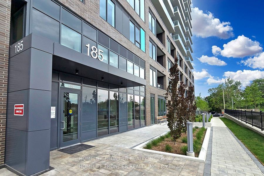 Condo Apartment at 185 Deerfield Road 220, Newmarket, ON L2Y 0G7, Newmarket