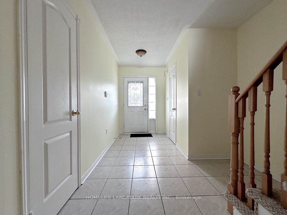 Att/Row/Townhouse at 24 Crittenden Drive, Georgina, ON L4P 4E7, Georgina