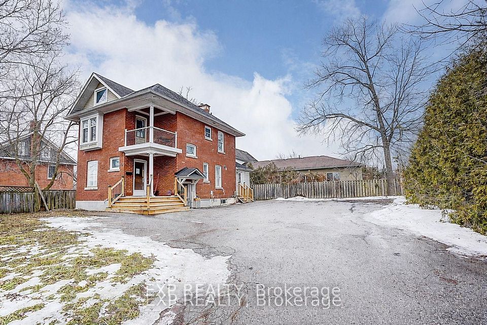 12 Vincent Street, Newmarket, ON L3Y 4G2