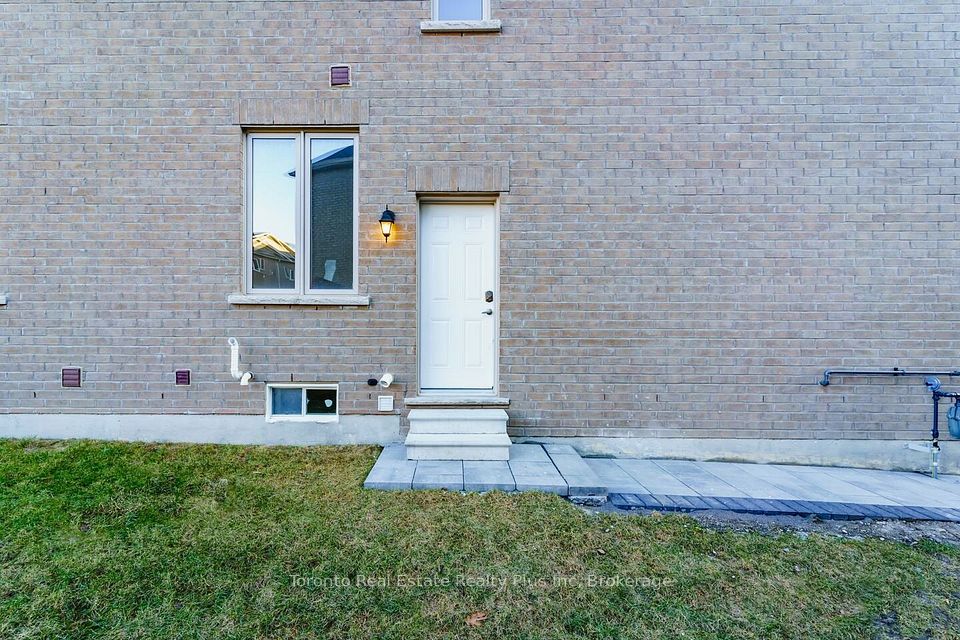 Semi-Detached  at 43 Erintol Way, Markham, ON L3S 3J5, Markham