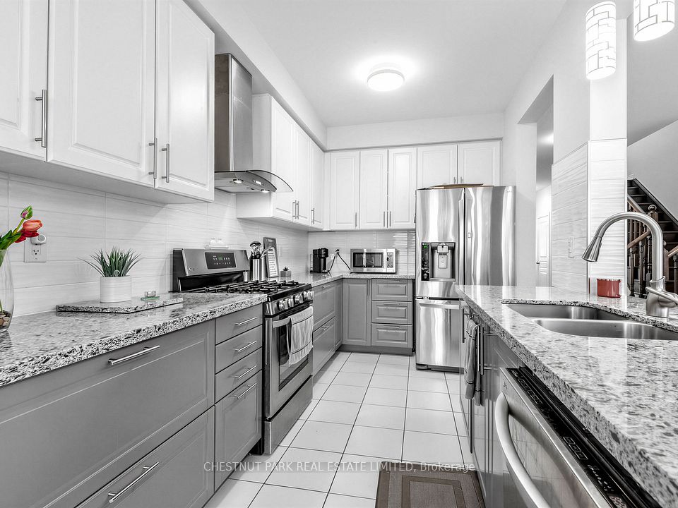 Att/Row/Townhouse at 11 Constable Street, Aurora, ON L4G 1B7, Aurora