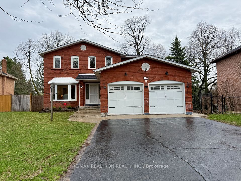 19 Lacey Court W, Aurora, ON L4G 5G3