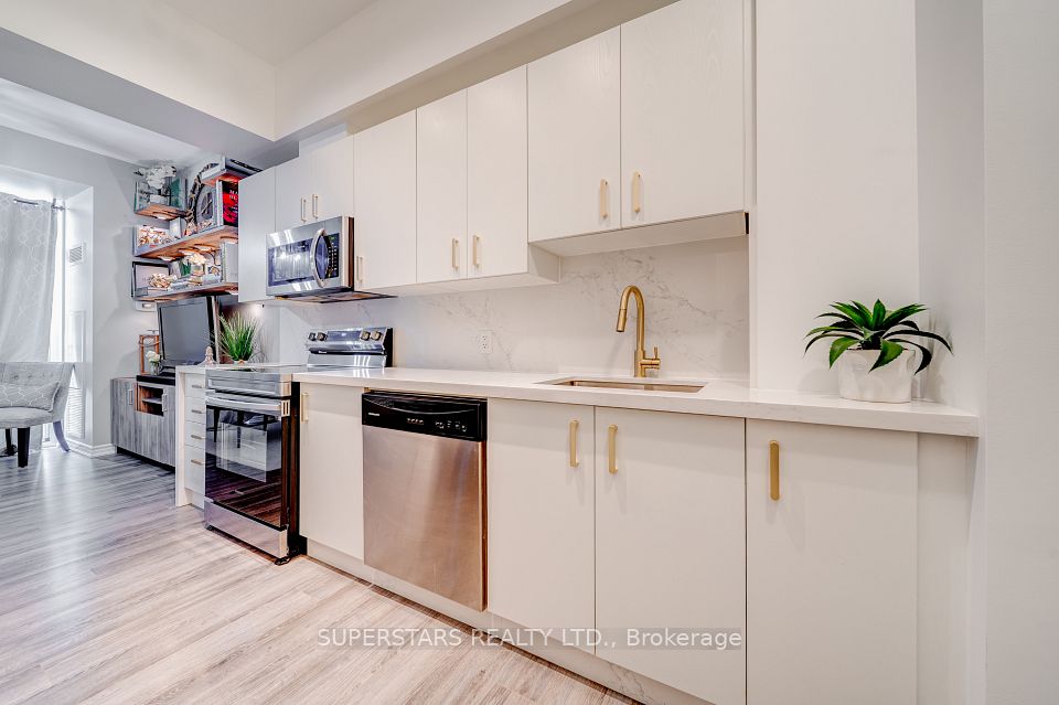 11611 Yonge Street 525, Richmond Hill, ON L4E 1G2