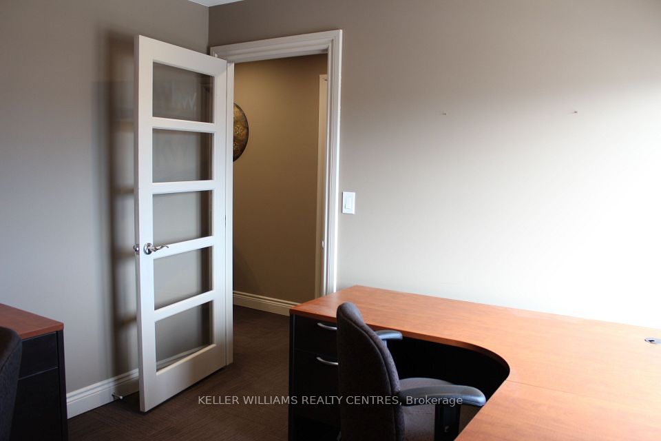 117 Wellington Street E 2C, Aurora, ON L4G 1H9