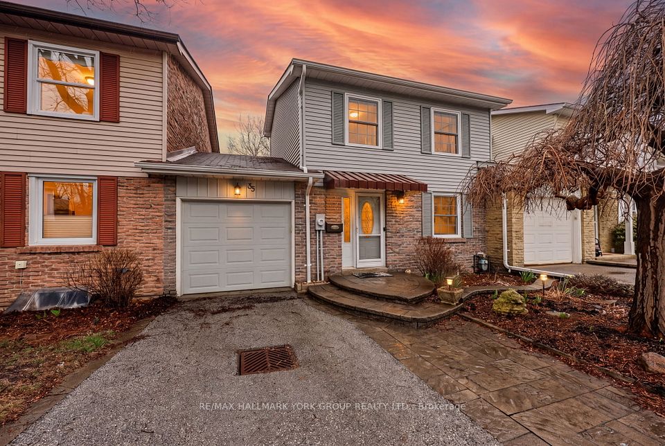 Att/Row/Townhouse at 35 Parkland Court, Aurora, ON L4G 3M5, Aurora