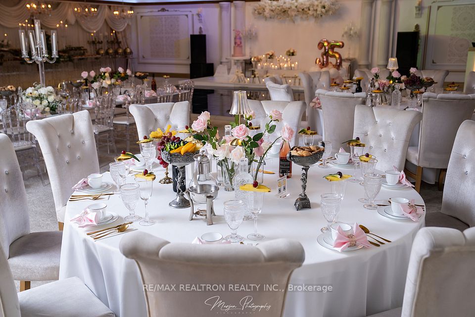 9625 Yonge Street, Richmond Hill, ON L4C 5T2