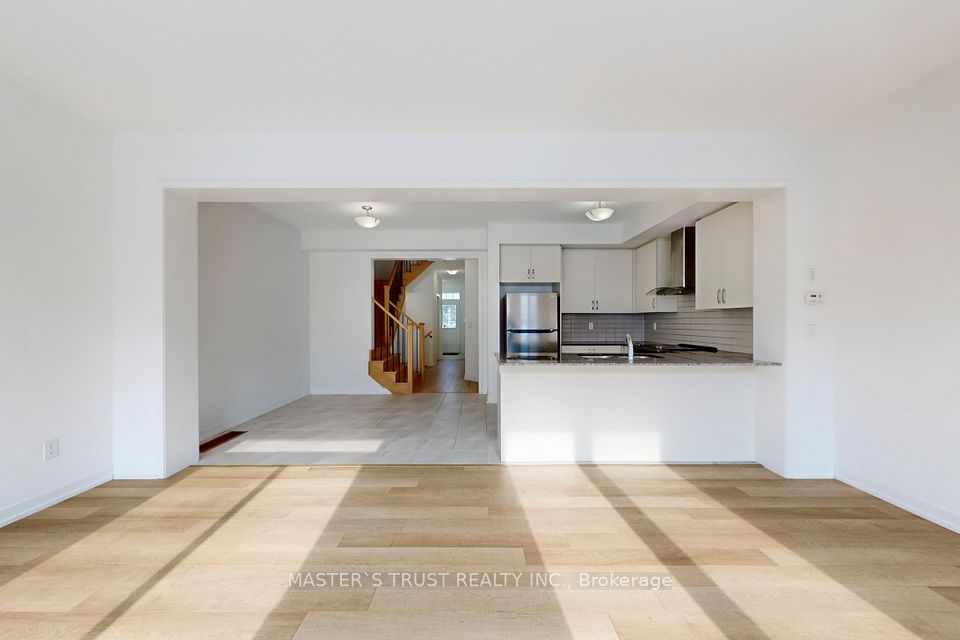 Att/Row/Townhouse at 208 Harding Park Street, Newmarket, ON L3Y 0E3, Newmarket
