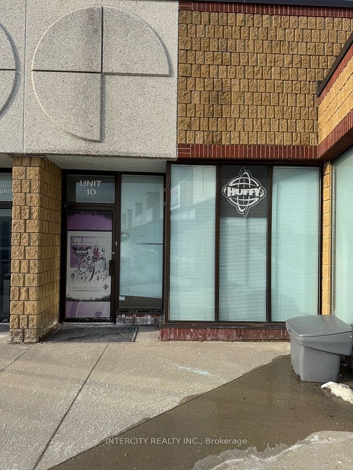 1260 Journey's End Circle 10, Newmarket, ON L3Y 8Z7