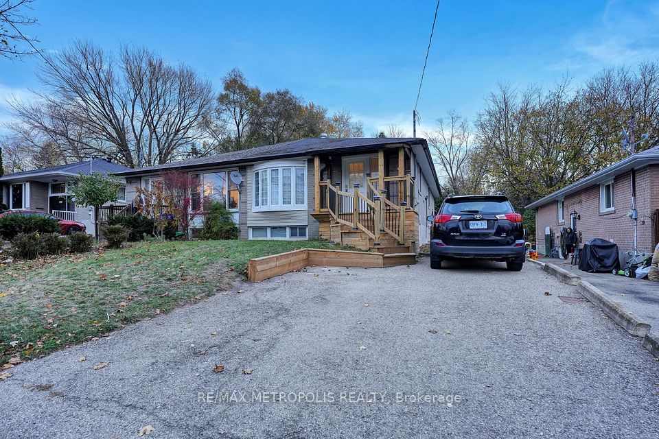 Semi-Detached  at 268 Penn Avenue Basement, Newmarket, ON L3Y 2S6, Newmarket