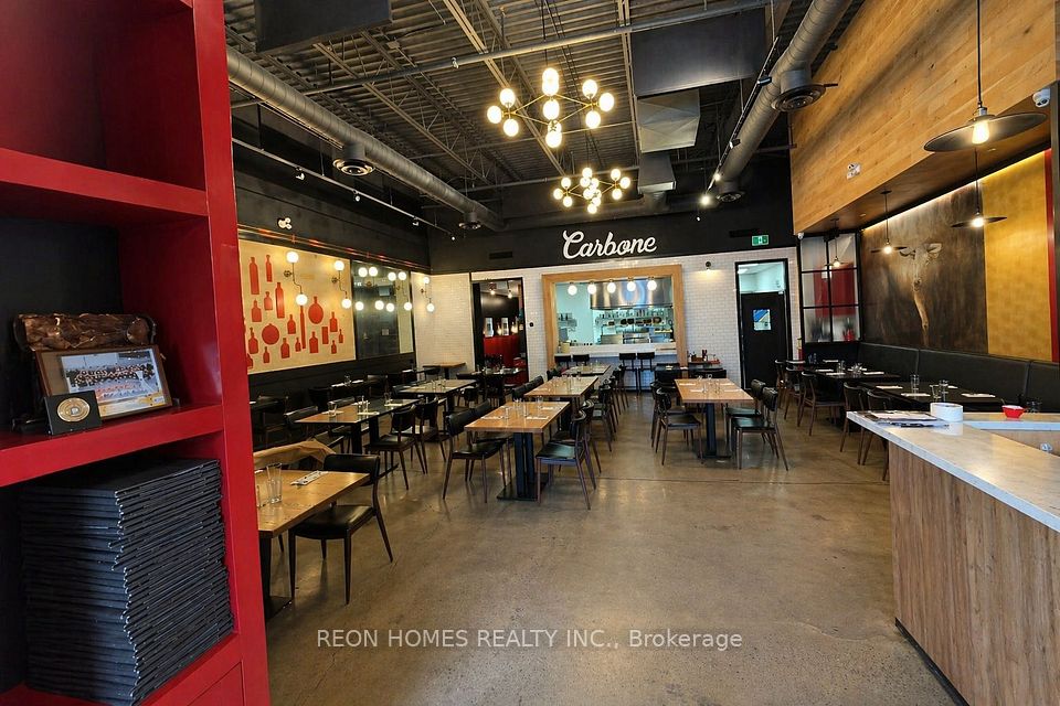 233 Earl Stewart Drive 8 & 8A, Aurora, ON L4G 6V8