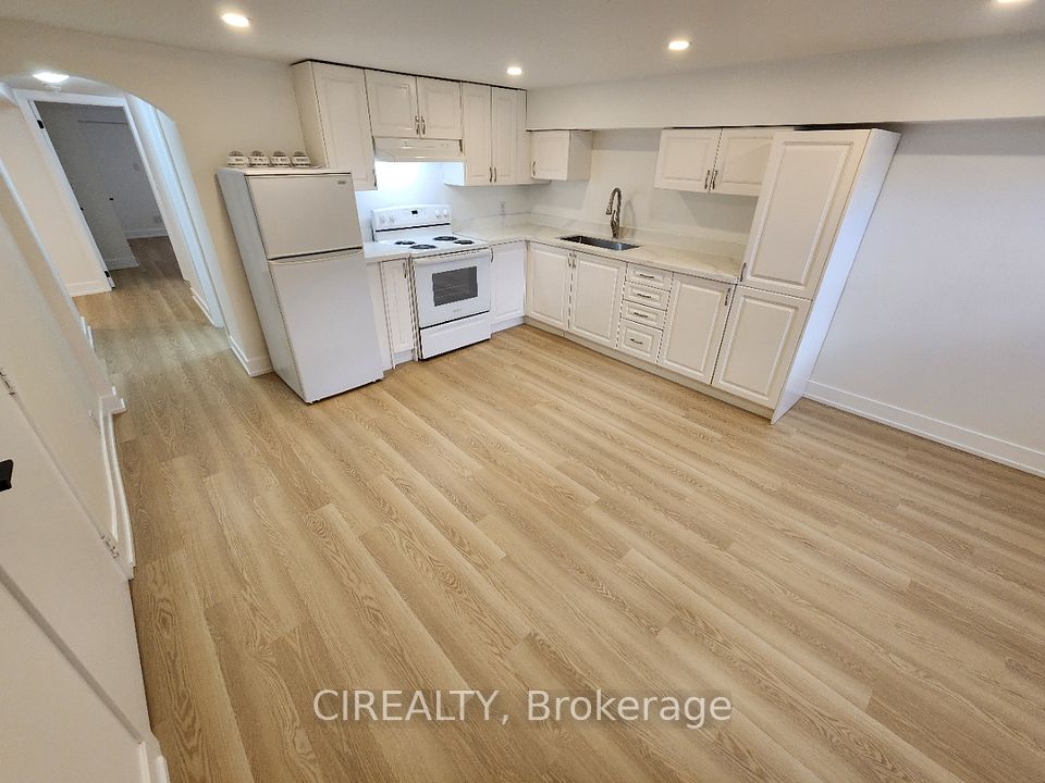 Semi-Detached  at 31 Bailey Crescent Lower, Aurora, ON L4G 2B2, Aurora