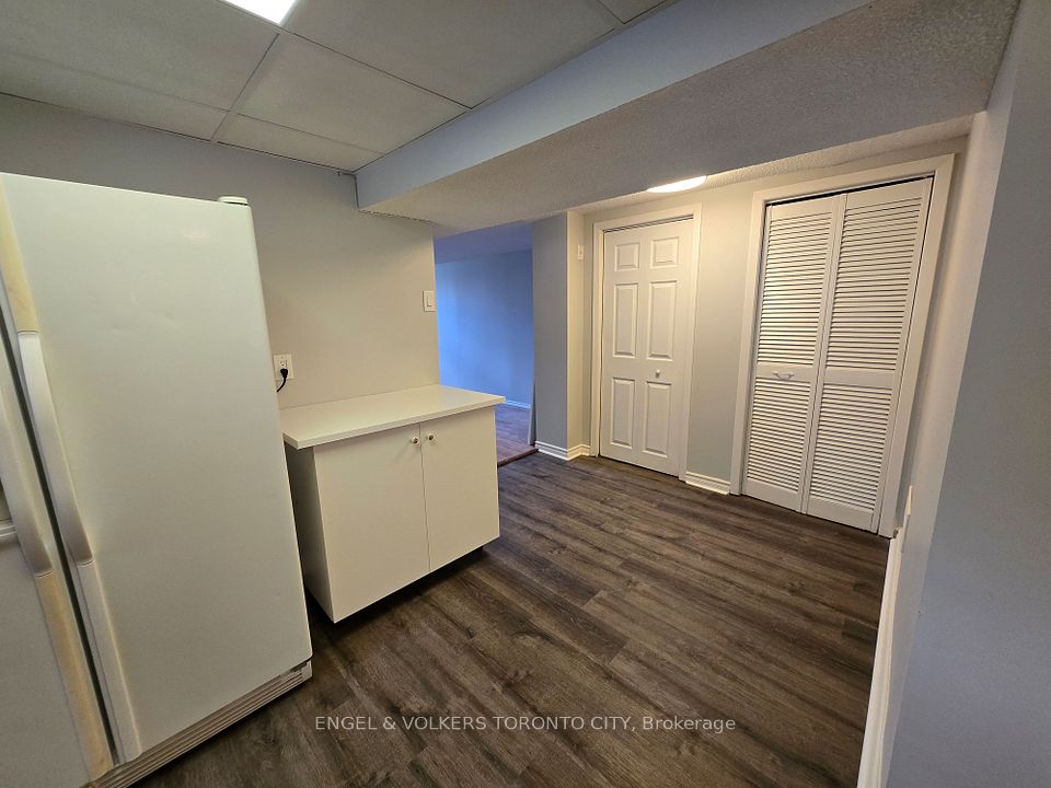 Semi-Detached  at 209 Septonne Avenue B, Newmarket, ON L3Y 2W5, Newmarket