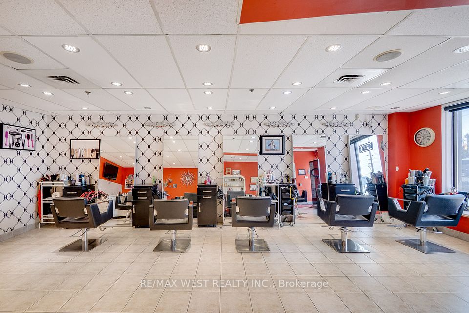 1102 Centre Street 1B, Vaughan, ON L4J 3M8