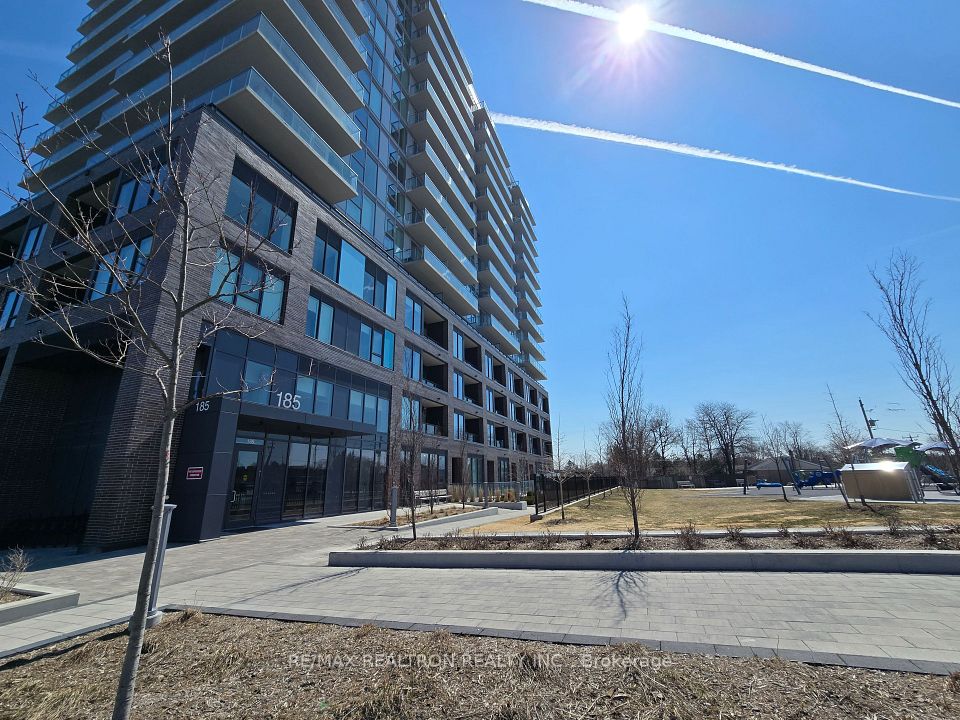 Condo Apartment at 185 Deerfield Road 301, Newmarket, ON L3Y 0G7, Newmarket