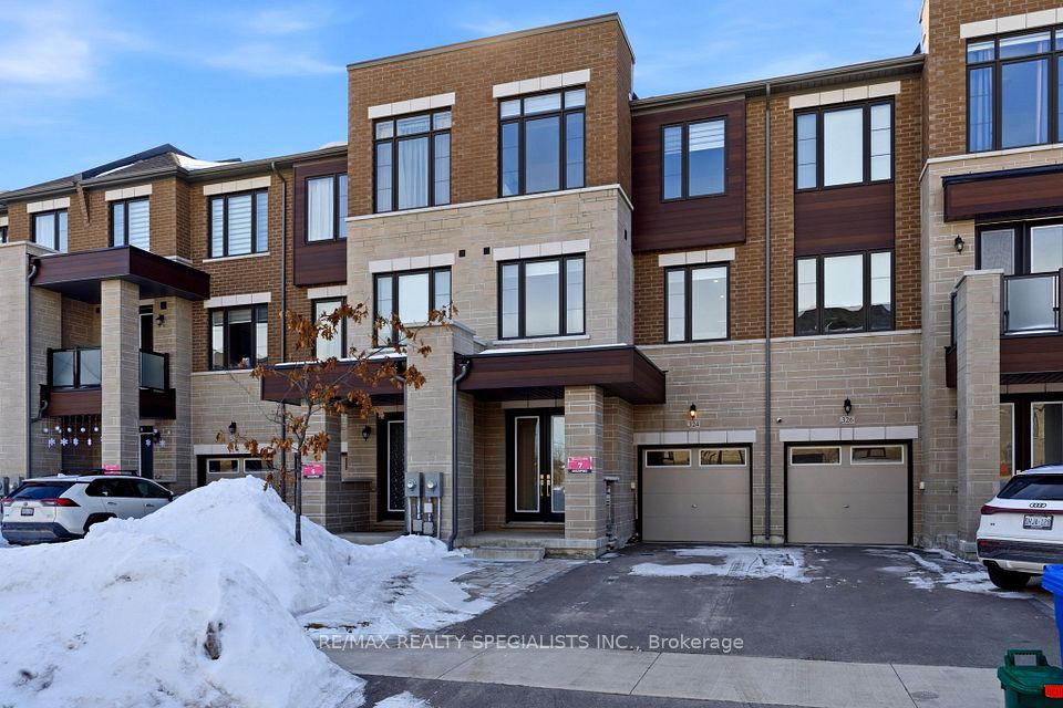 Att/Row/Townhouse at 324 Laplante Street, Newmarket, ON L3X 0M8, Newmarket