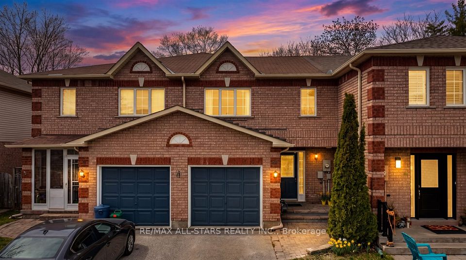 Att/Row/Townhouse at 32 Lancaster Court, Georgina, ON L4P 4A1, Georgina