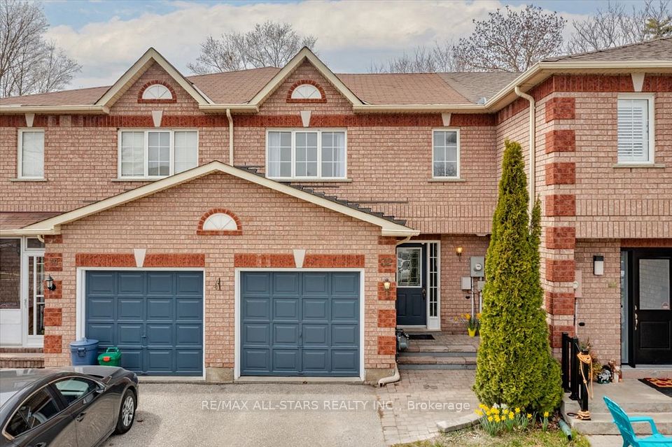 Att/Row/Townhouse at 32 Lancaster Court, Georgina, ON L4P 4A1, Georgina