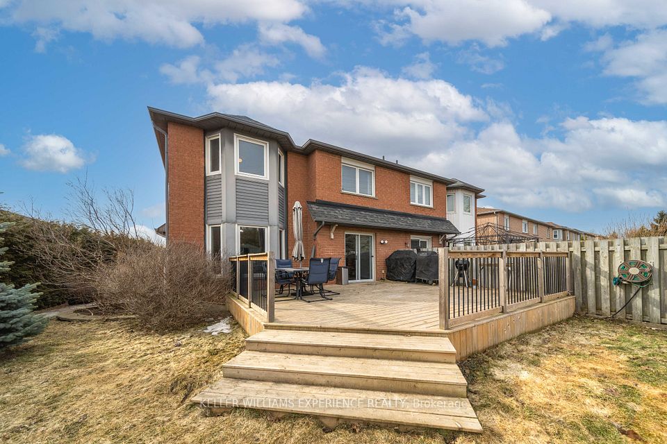 Att/Row/Townhouse at 599 Walpole Crescent, Newmarket, ON L3X 2B5, Newmarket