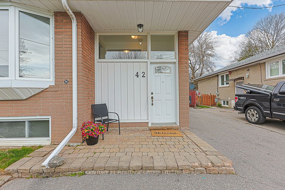 Semi-Detached  at 42 Lindsay Avenue, Newmarket, ON L3Y 4N6, Newmarket