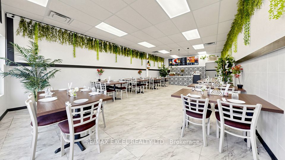 559 Steven Court 8, Newmarket, ON L3Y 6Z3