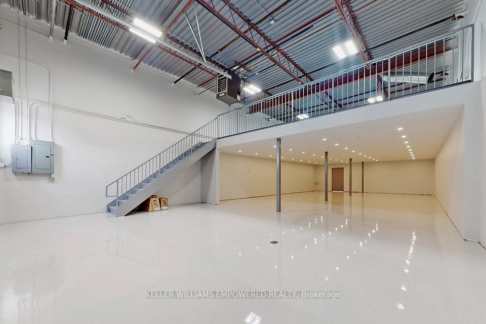 80 West Beaver Creek Road 10, Richmond Hill, ON L4B 1H3