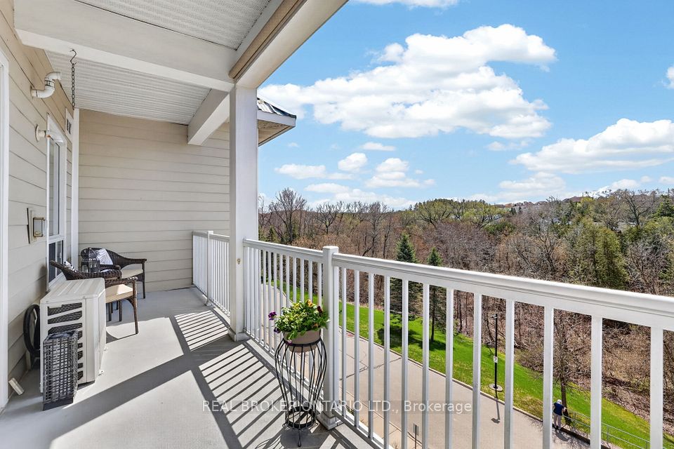 Condo Apartment at 900 Bogart Mill Trail 519, Newmarket, ON L3Y 8V5, Newmarket