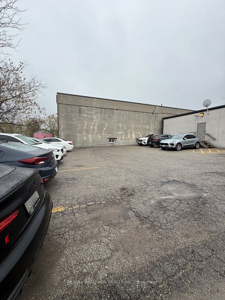 10171 Yonge Street, Richmond Hill, ON L4C 1T5