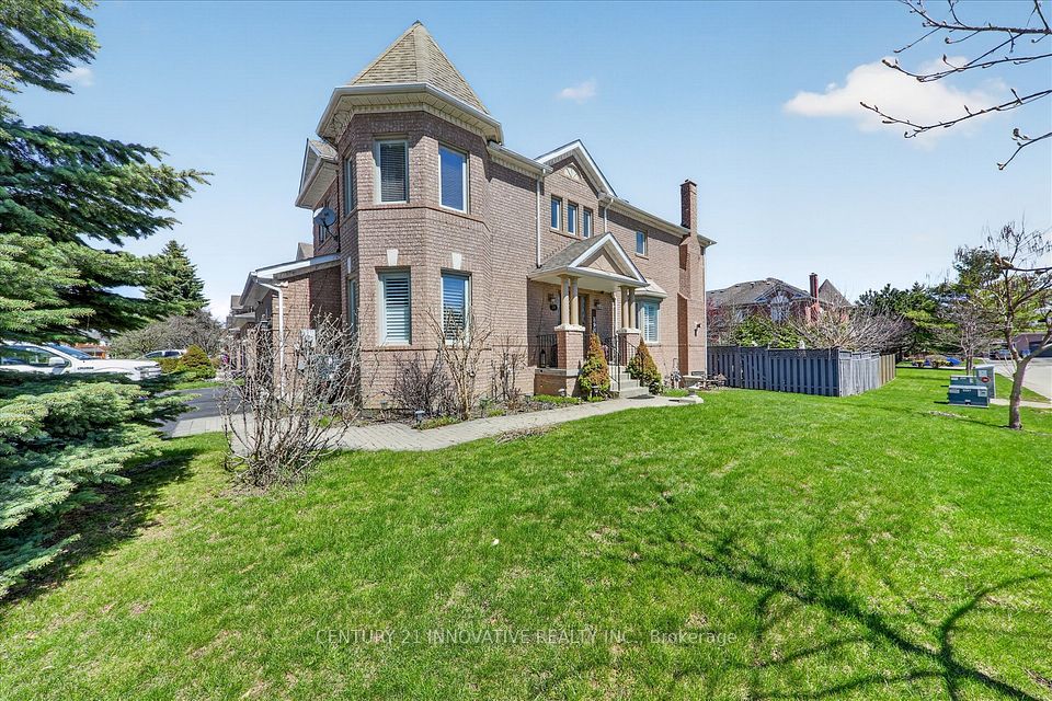Att/Row/Townhouse at 255 Denise Circle, Newmarket, ON L3X 2K1, Newmarket