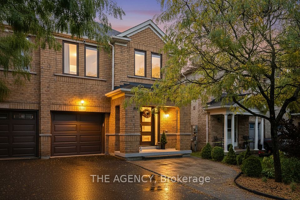 Semi-Detached  at 908 Oaktree Crescent, Newmarket, ON L3X 2Z1, Newmarket
