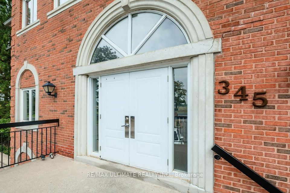 345 Renfrew Drive 201, Markham, ON L3R 9S9